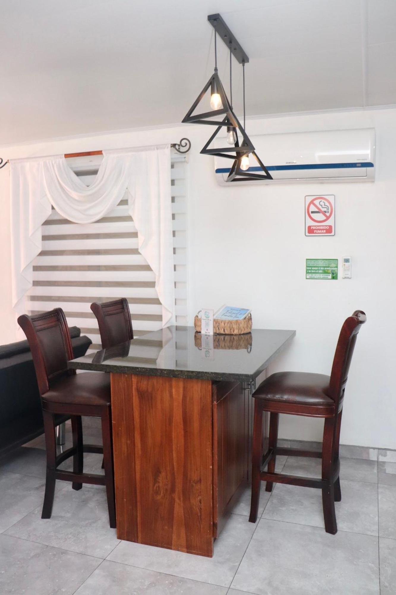 Airport Sjo Residence - Edward & Familia Inn Rio Segundo Bagian luar foto